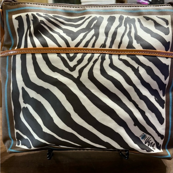 **Brighton bag designed by Vera Newman - Picture 4 of 7